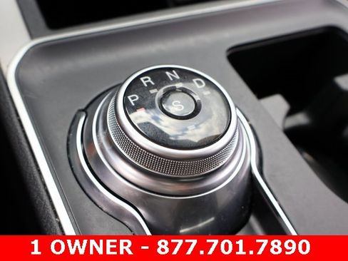 Used 2021 Ford Edge SE image 25