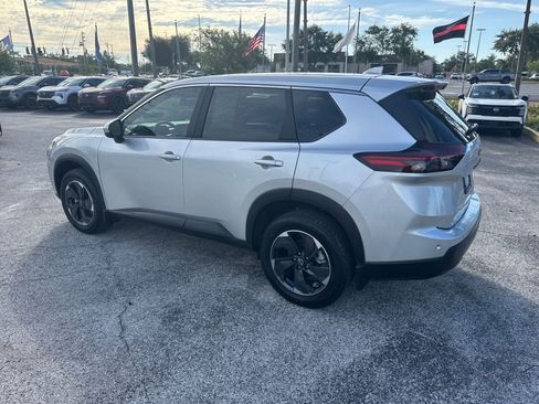 Certified 2025 Nissan Rogue SV FWD image 15