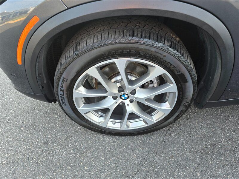 Used 2021 BMW X5 xDrive40i w/ Premium Package AWD/4WD image 28