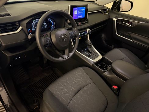 Used 2025 Toyota RAV4 XLE AWD/4WD image 4