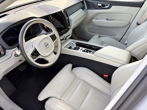 Used 2023 Volvo XC60 B5 Ultimate w/ Climate Package FWD image 8