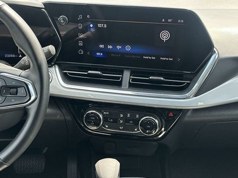Used 2025 Chevrolet Trax LT w/ LT Convenience Package FWD image 25