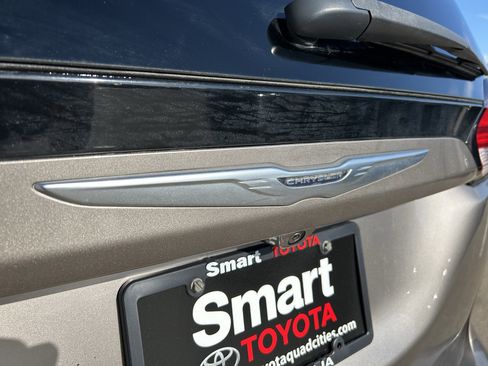 Used 2017 Chrysler Pacifica Touring w/ Tire & Wheel Group image 5