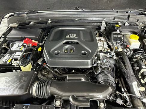 Used 2019 Jeep Wrangler Unlimited Sport S AWD/4WD image 32