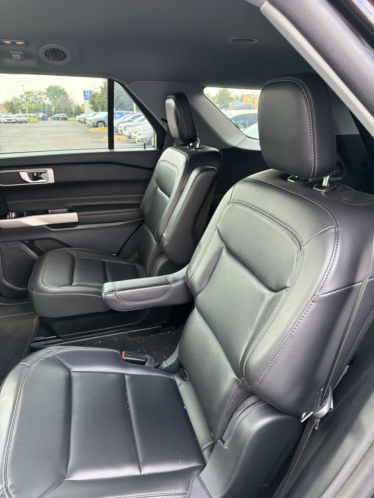 Used 2023 Ford Explorer XLT w/ Equipment Group 202A AWD/4WD image 10