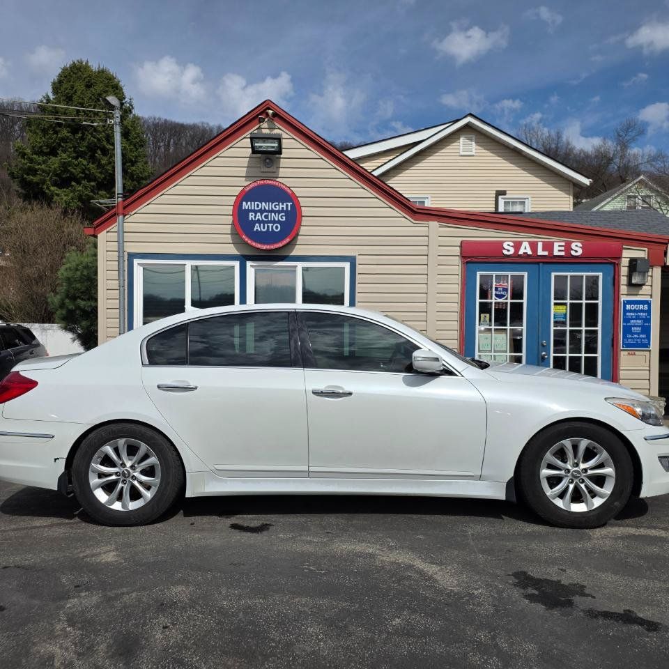 Used 2013 Hyundai Genesis 3.8 RWD image 5