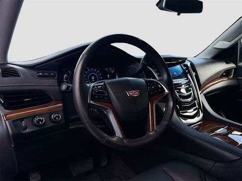 Used 2020 Cadillac Escalade Luxury image 10