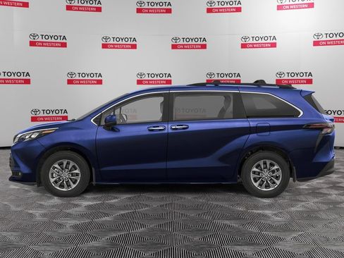 New 2026 Toyota Sienna XLE image 3