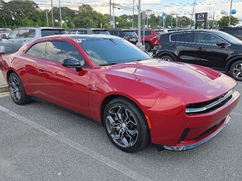 Used 2024 Dodge Charger Daytona R/T w/ Plus Group AWD/4WD image 2