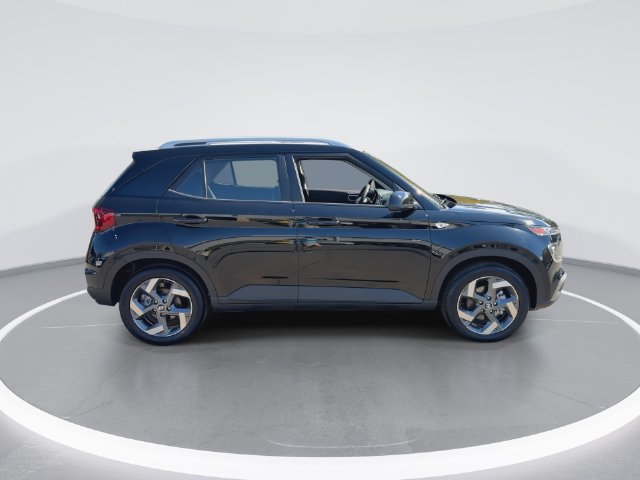 Used 2026 Hyundai Venue SEL FWD image 9