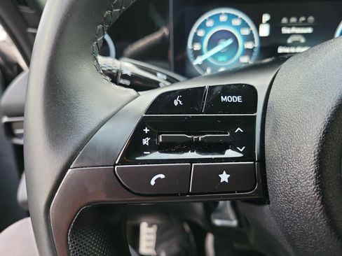 Certified 2025 Hyundai Elantra SEL image 7