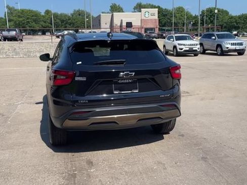 Used 2025 Chevrolet Trax ACTIV FWD image 7