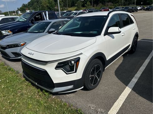 Used 2024 Kia Niro EX FWD image 1