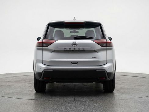 Used 2025 Nissan Rogue SV image 7