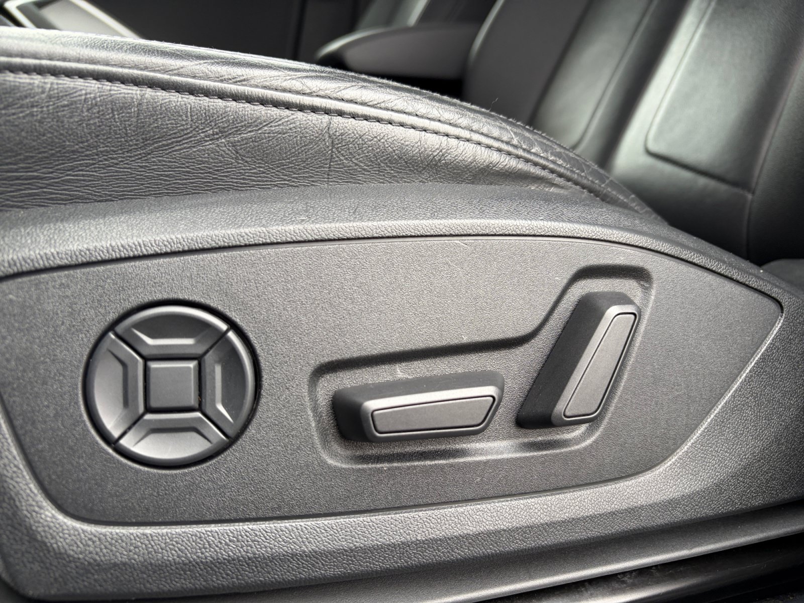 Used 2023 Audi Q3 2.0T Premium AWD/4WD image 14