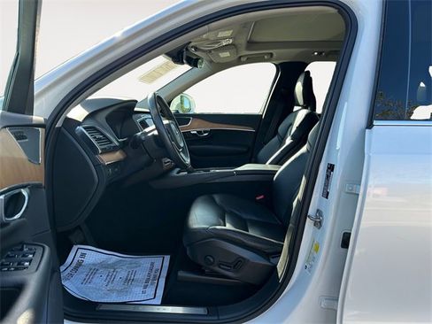 Used 2021 Volvo XC90 T6 Momentum w/ Climate Package image 9