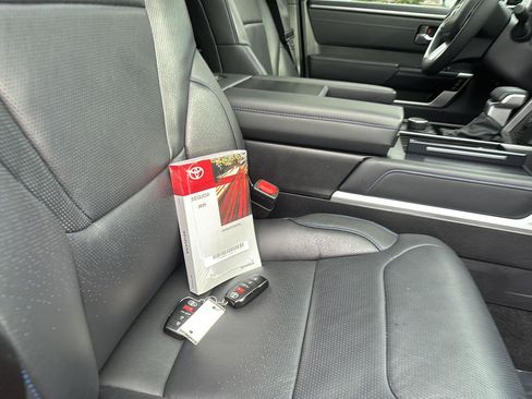 Used 2025 Toyota Sequoia Platinum AWD/4WD image 22