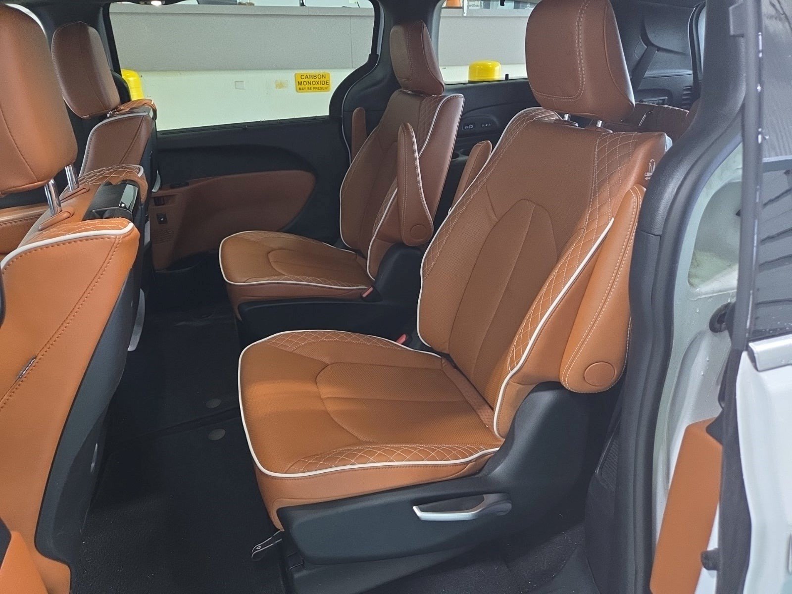 Used 2025 Chrysler Pacifica Select FWD image 9