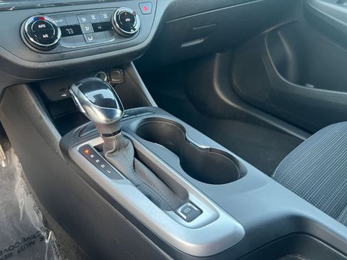 Used 2025 Buick Envista Preferred image 36