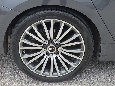 Used 2016 Kia Cadenza Premium w/ Technology Package FWD image 7