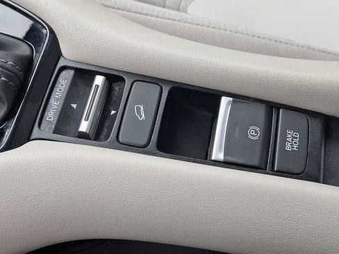 Used 2023 Honda HR-V LX image 25