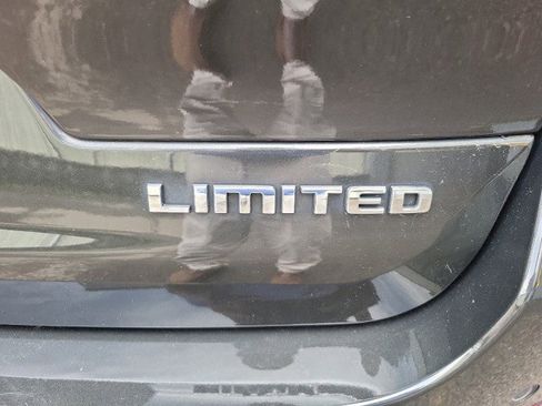 Used 2023 Jeep Grand Cherokee L Limited AWD/4WD image 7
