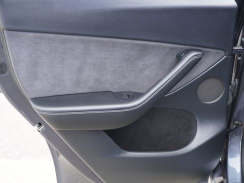 Used 2023 Tesla Model Y Performance AWD/4WD image 13