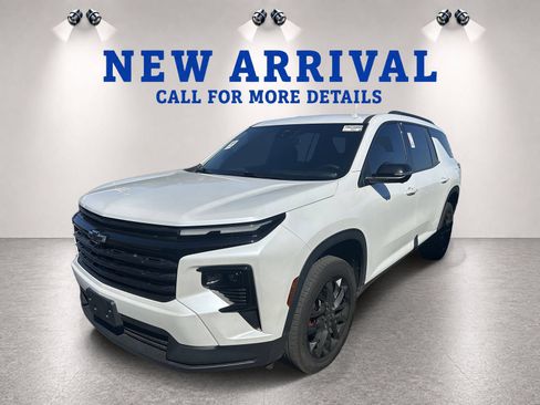 Used 2024 Chevrolet Traverse LT w/ Midnight/Sport Edition FWD image 2
