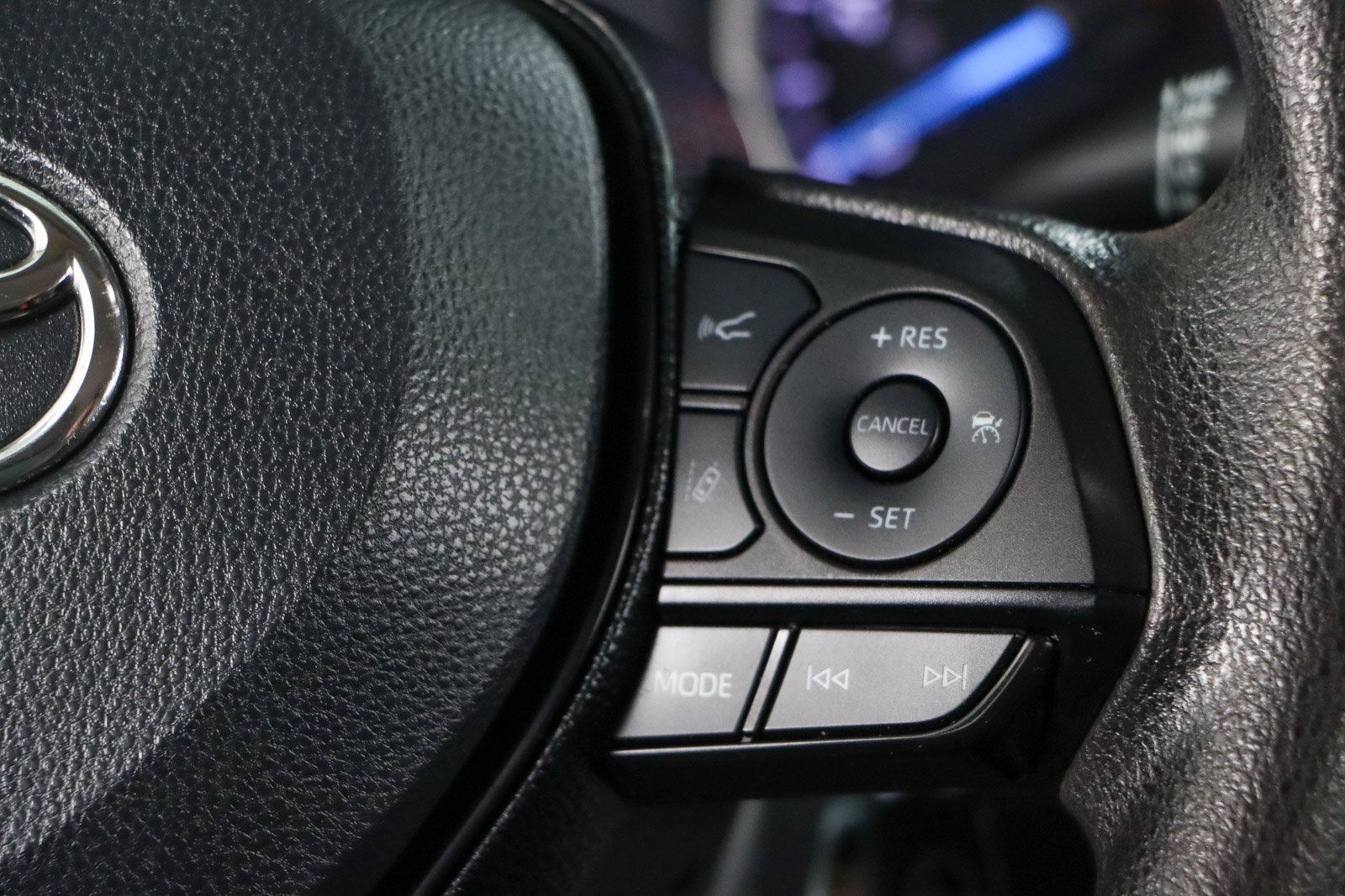 Used 2022 Toyota RAV4 LE AWD/4WD image 14
