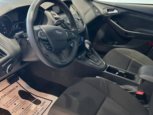 Used 2018 Ford Focus SE FWD image 7