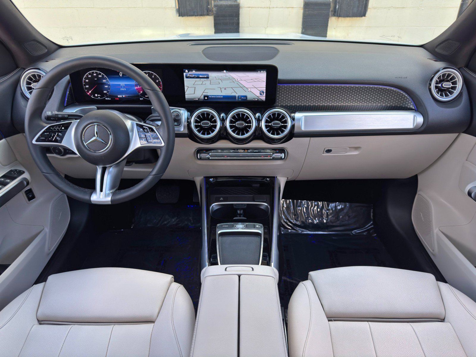 Used 2024 Mercedes-Benz GLB 250 w/ Exclusive Package image 12