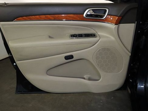 Used 2012 Jeep Grand Cherokee Overland image 24