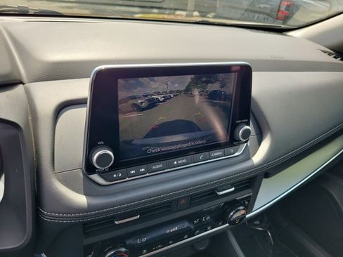 Used 2025 Nissan Rogue SV w/ SV Premium Package FWD image 28