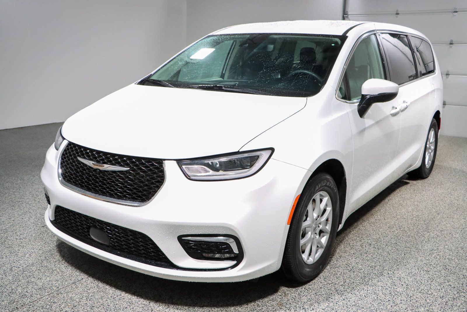 Used 2023 Chrysler Pacifica Touring-L FWD image 32