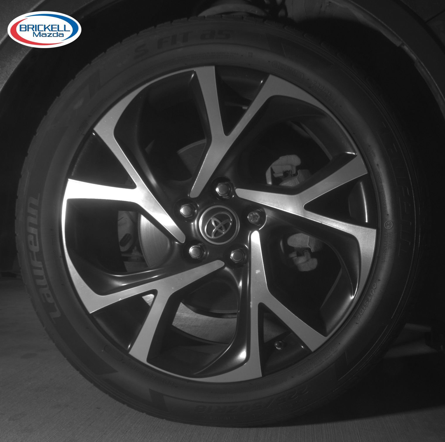 Used 2018 Toyota C-HR XLE FWD image 11
