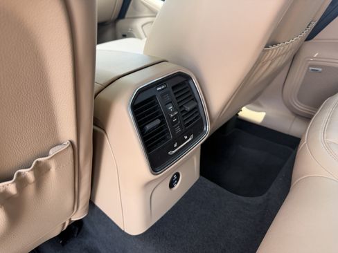 Certified 2024 Porsche Macan AWD/4WD image 28