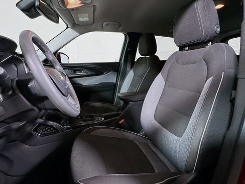 Used 2023 Chevrolet TrailBlazer LT w/ Convenience Package FWD image 11