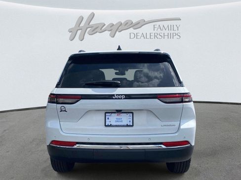 Used 2024 Jeep Grand Cherokee Laredo X w/ Luxury Tech Group I RWD image 4