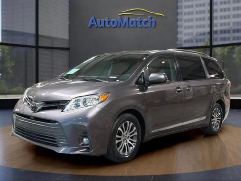 Used 2019 Toyota Sienna XLE w/ XLE Navigation Package FWD image 6