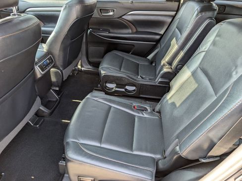 Used 2019 Toyota Highlander Limited image 15