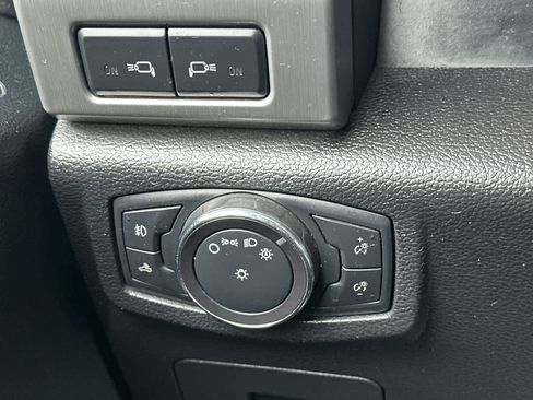 Used 2015 Ford F150 Platinum w/ Equipment Group 701A Luxury AWD/4WD image 30