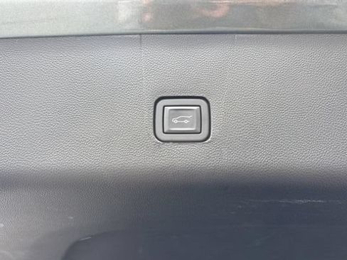 Used 2023 Chevrolet Traverse LT FWD image 31