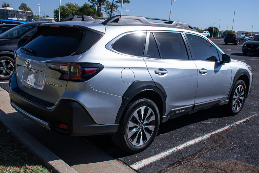 Used 2023 Subaru Outback Limited AWD/4WD image 4