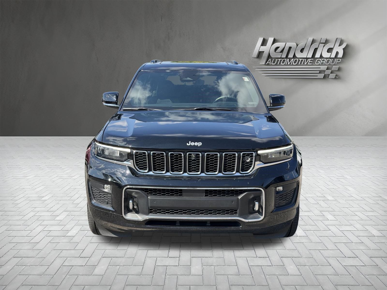 Used 2024 Jeep Grand Cherokee L Overland w/ Advanced Protech Group III AWD/4WD image 3