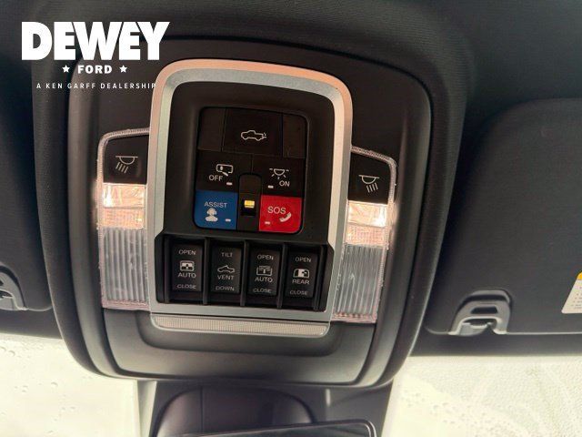 Used 2019 RAM 1500 Laramie AWD/4WD image 18
