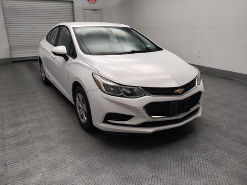 Used 2017 Chevrolet Cruze LS FWD image 13