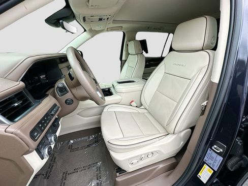 Used 2024 GMC Yukon XL Denali w/ Denali Reserve Package AWD/4WD image 5