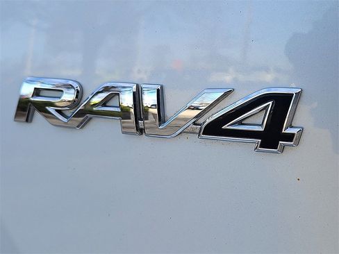 Used 2017 Toyota RAV4 Limited image 35