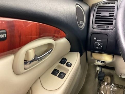 Used 2009 Lexus SC 430 Convertible image 18