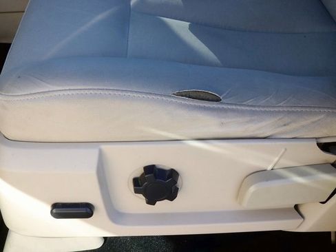 Used 2016 Ford Expedition XLT image 17